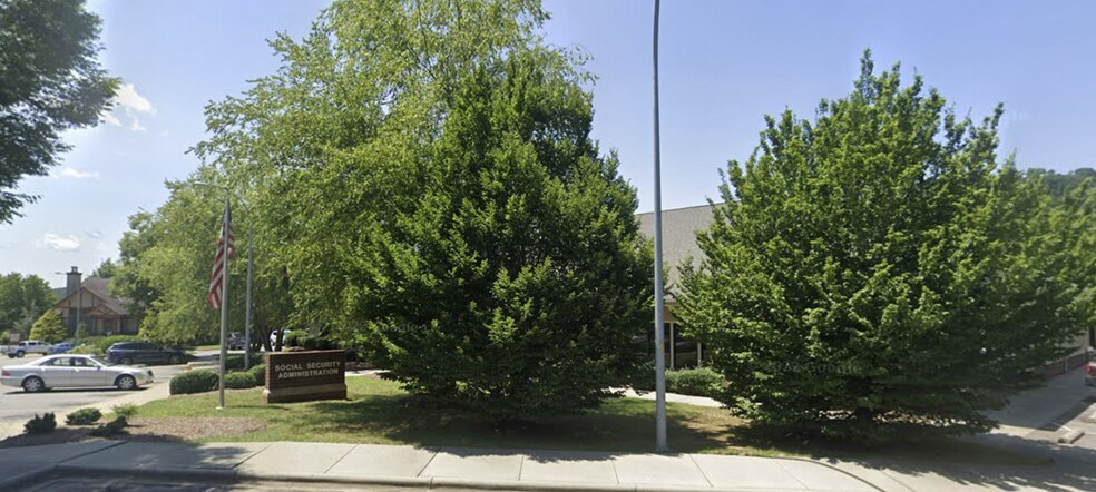 More Photos Of 800 Centre Park Dr, Asheville Office For Sale