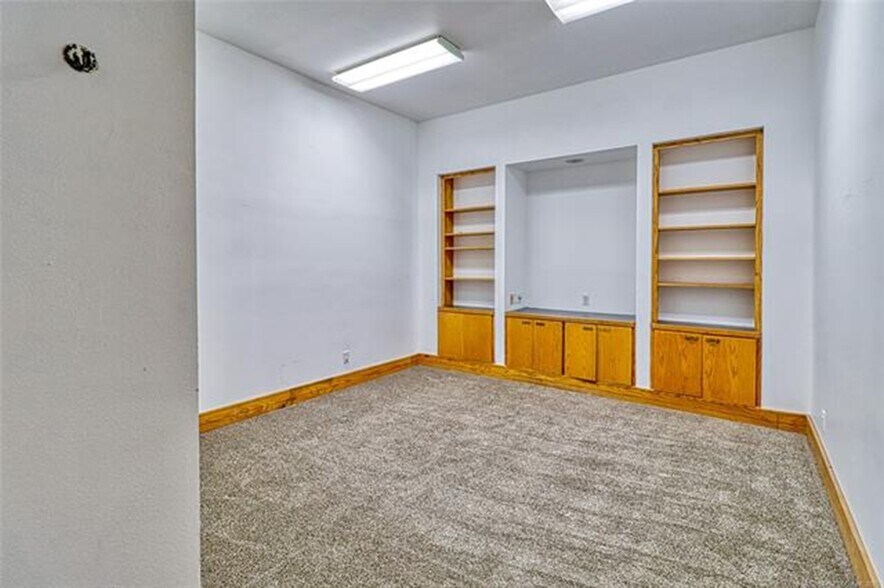 More Photos Of 111-117 S Main St, Eufaula Office For Sale