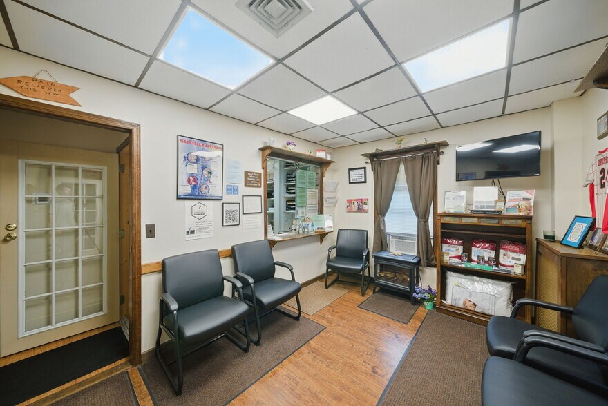 More Photos Of 11 Vernon Ave, Hamburg Medical For Lease