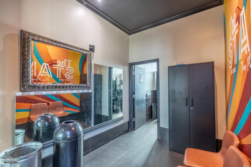 More Photos Of 141 Oak St, Abilene Storefront Retail Office For Sale