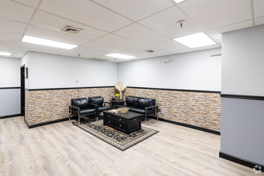 More Photos Of 681 Lawlins Park, Wyckoff Flex For Lease