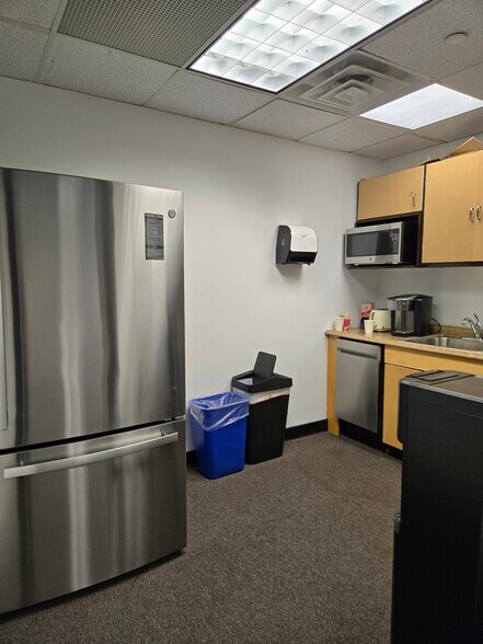 More Photos Of 30-56 Whitestone Expy, Flushing Office For Sale