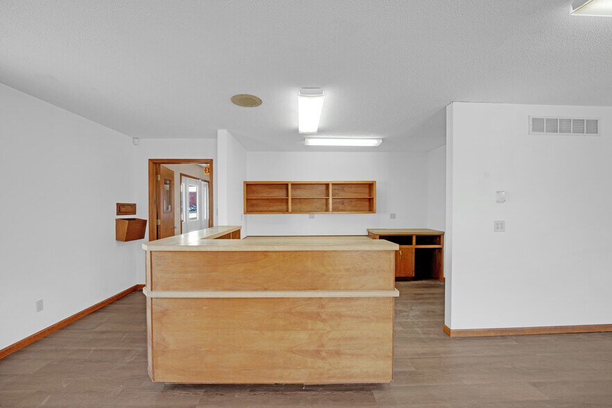 More Photos Of 804 Winchester Dr, Sedalia Medical For Sale