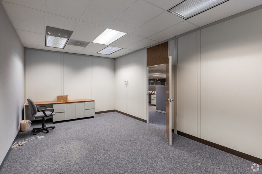 More Photos Of 1313 Oates Dr, Mesquite Office For Sale