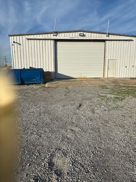 More Photos Of 933 Ridge Rd, Duson Service For Lease