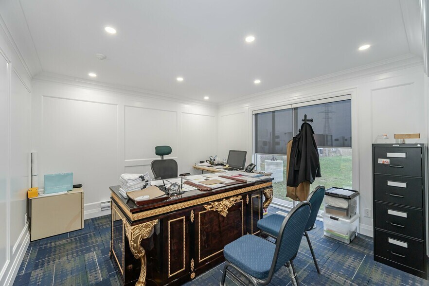 More Photos Of 140 Derry Rd E, Mississauga Office For Sale