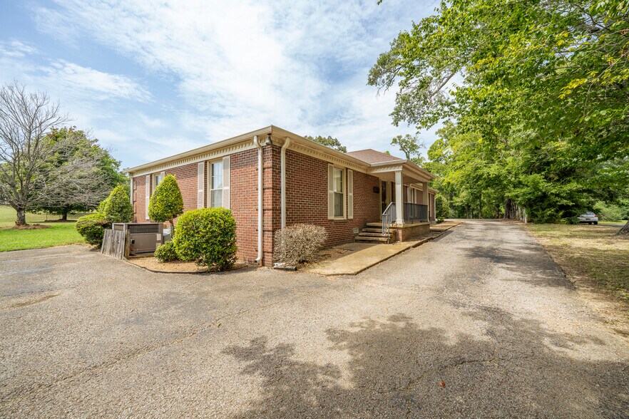 More Photos Of 40 W Main St, Savannah Office For Sale