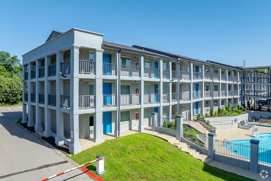 Primary Photo Of 2425 Atrium Way, Nashville Apartments For Sale