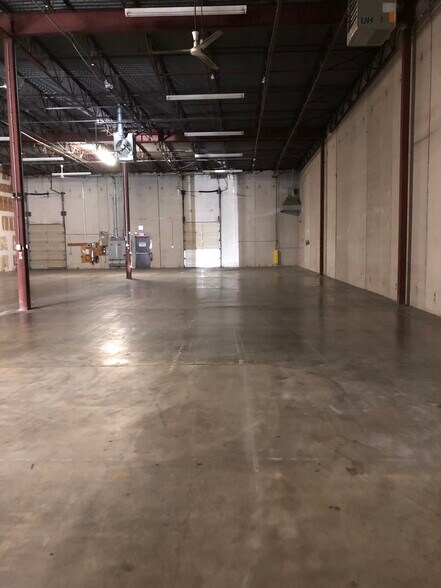 More Photos Of 1140-1146 Booth St, Kansas City Light Manufacturing For Lease