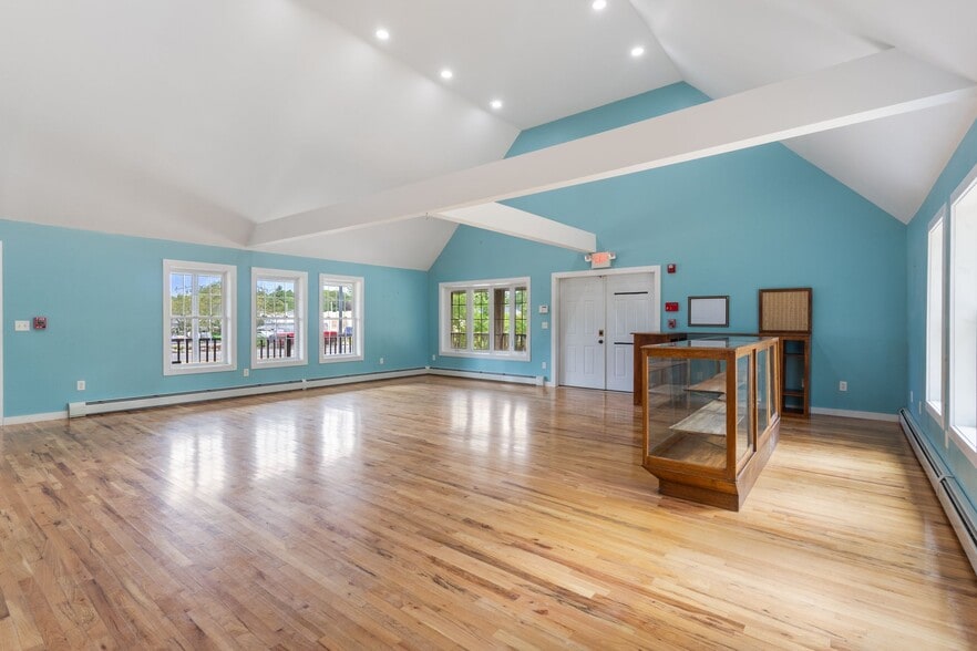 More Photos Of 204 Gray Rd, Cumberland General Retail For Sale