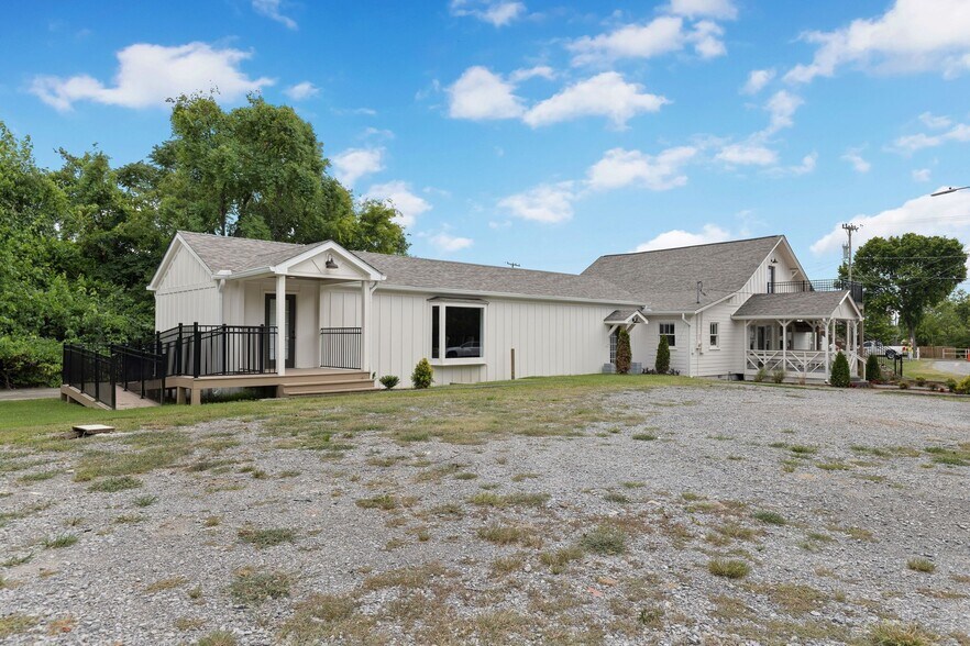 More Photos Of 157 Old Shackle Island Rd, Hendersonville Storefront Retail Office For Sale
