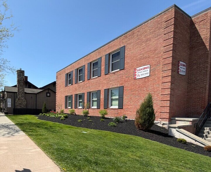 Primary Photo Of 5586 Main St, Williamsville Office For Lease