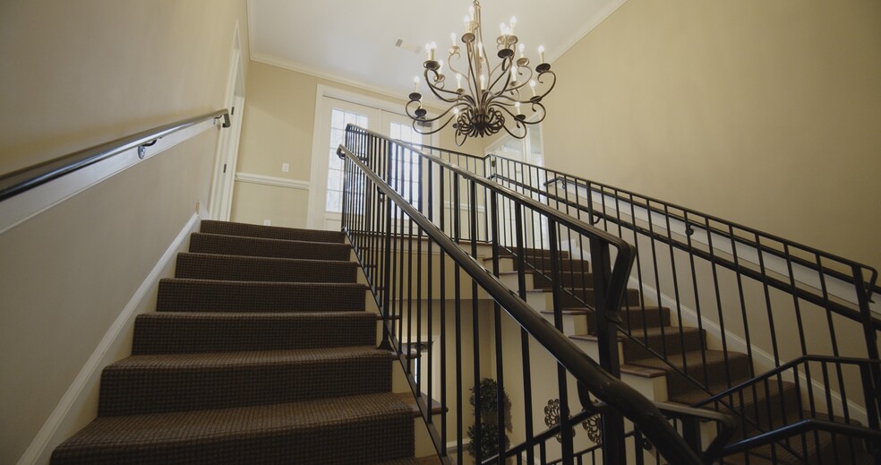 More Photos Of 1905 Woodstock Rd, Roswell Office For Lease