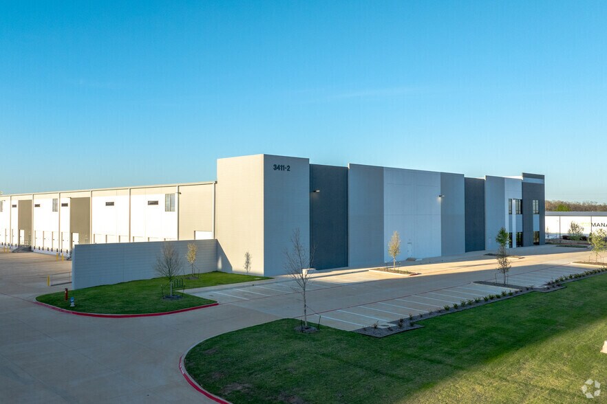 More Photos Of 3411 Mingo Rd, Denton Unknown For Lease