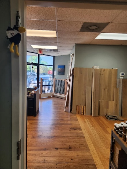 More Photos Of 3915 Stuart Andrew Blvd, Charlotte Light Distribution For Lease