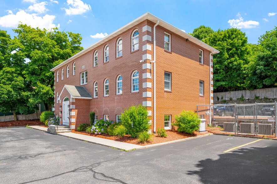 More Photos Of 352 Park Ave, Woonsocket Office For Sale