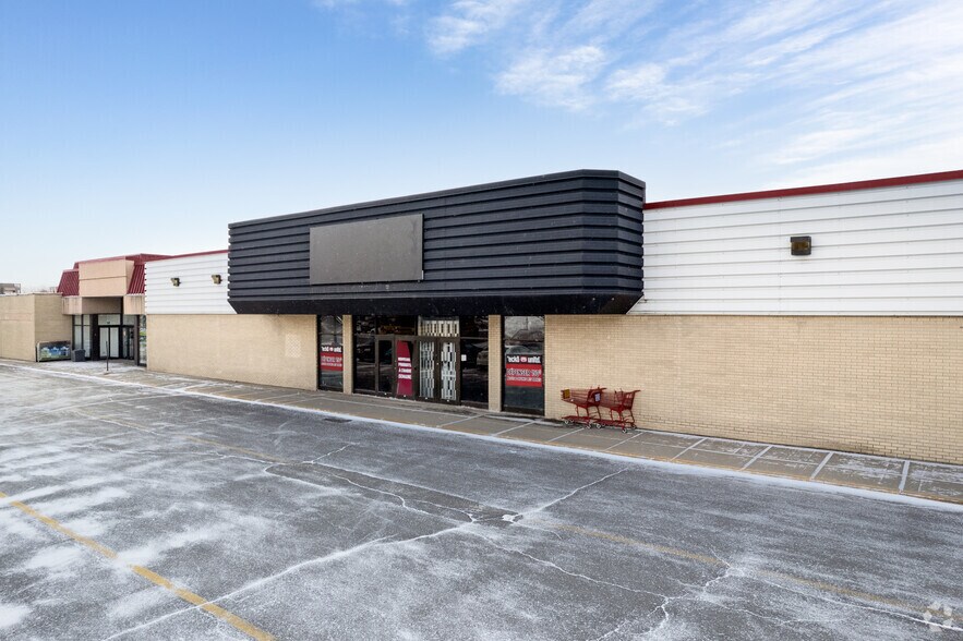 More Photos Of 200 Blvd D’Anjou, Châteauguay Unknown For Lease