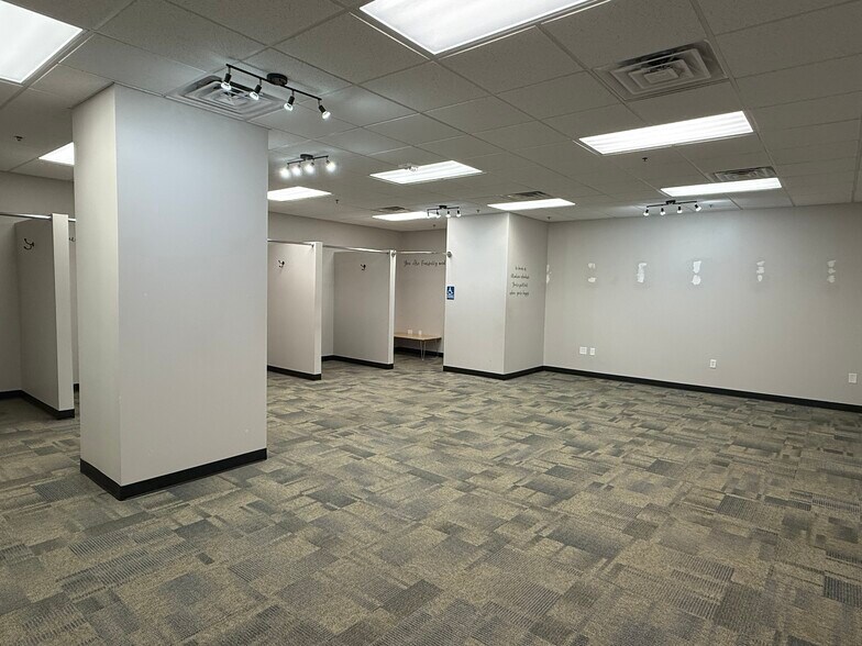 More Photos Of 1301-1303 5th St, Coralville Office For Lease