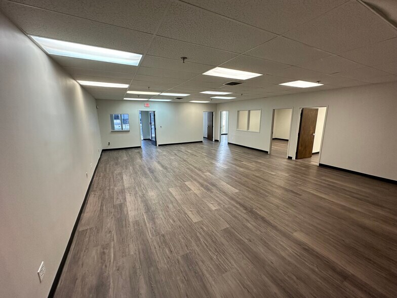 More Photos Of 4040 Delp St, Memphis Distribution For Lease