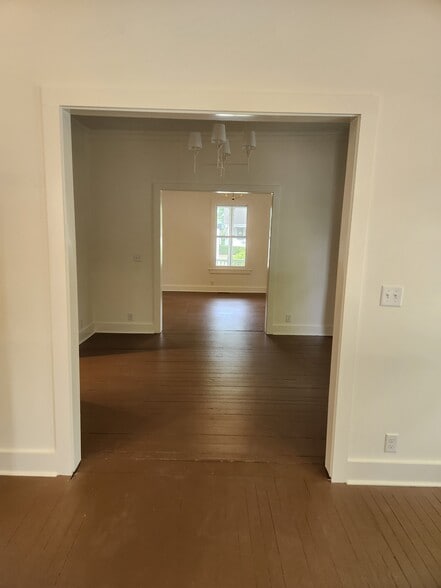 More Photos Of 206-208 W Richardson Ave, Summerville Freestanding For Lease