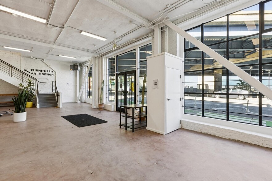 More Photos Of 150 Valencia St, San Francisco Storefront Retail Office For Lease