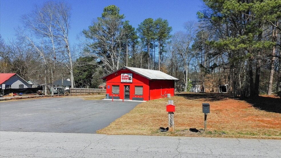 More Photos Of 3230 Oak St, Austell Freestanding For Sale