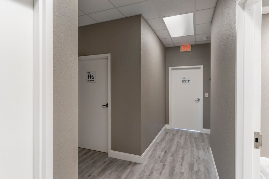 More Photos Of 301 Skyline Dr, Lady Lake Medical For Sale