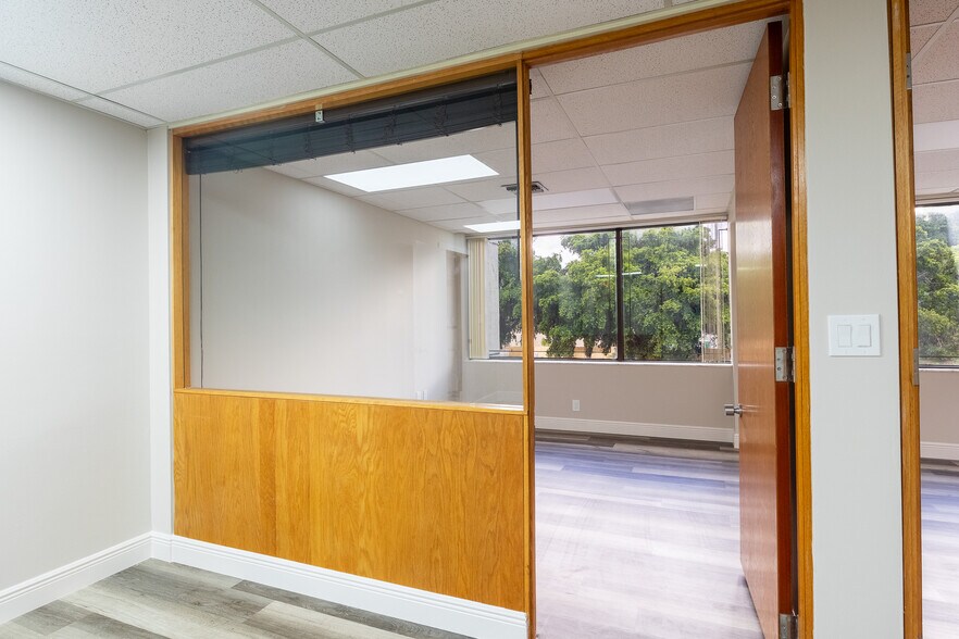 More Photos Of 7501 W Oakland Park Blvd, Lauderhill Loft Creative Space For Lease