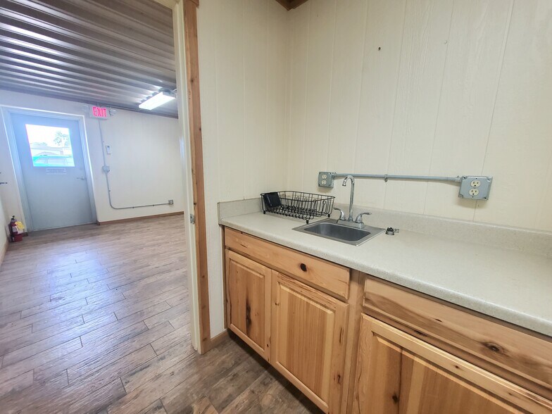 More Photos Of 11130 N Highway 75, Willis Light Distribution For Sale
