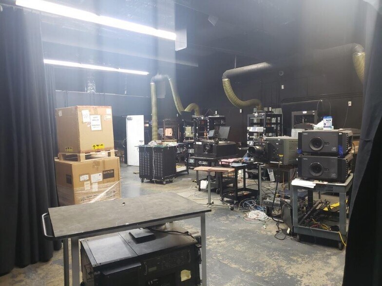 More Photos Of 1020 Chestnut St, Burbank Light Distribution For Lease