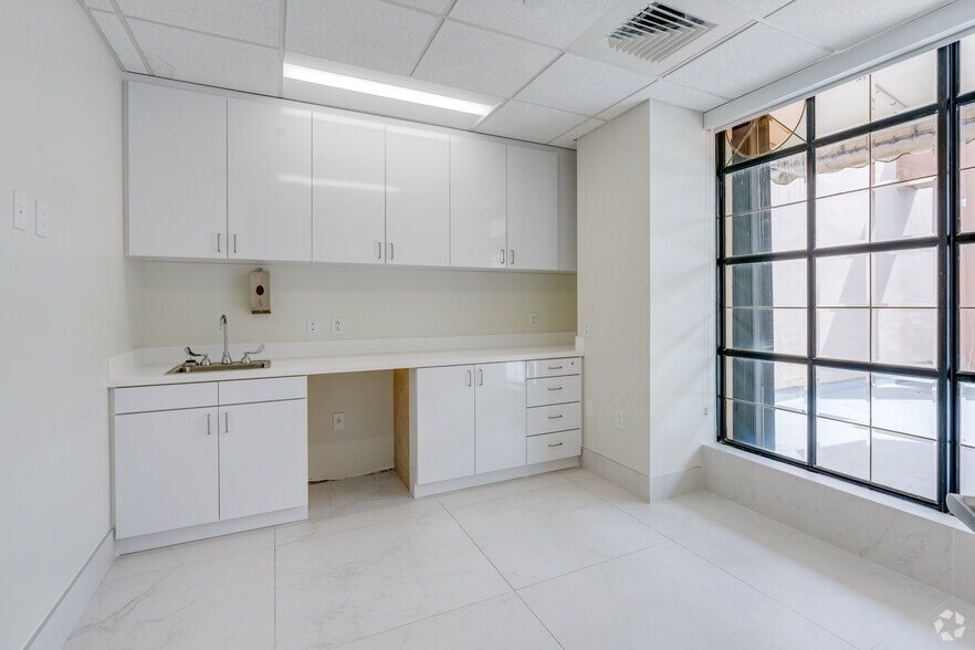 More Photos Of 550 Biltmore Way, Coral Gables Office For Lease