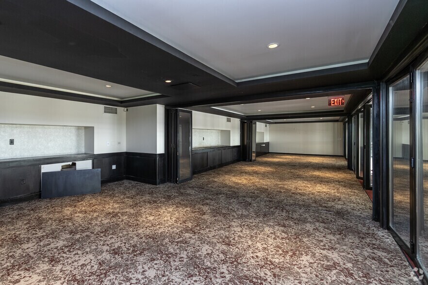 More Photos Of 700 Hennepin Ave, Minneapolis General Retail For Sale