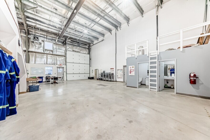 More Photos Of 116 Orchard Way, Strathmore Service For Lease