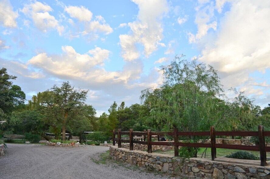 More Photos Of 1170 Rancho Robles Rd, Oracle Hotel For Sale