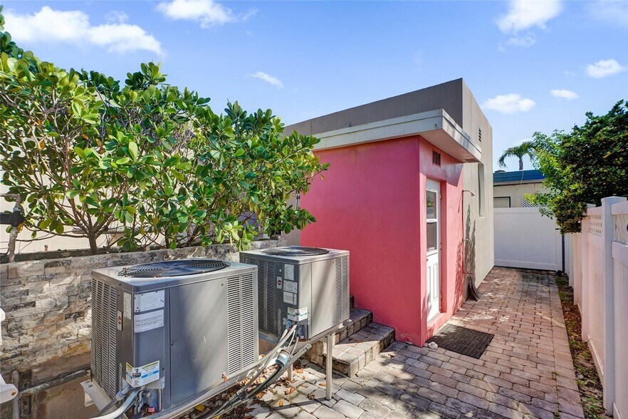 More Photos Of 322 Oklahoma St, Hollywood Multifamily For Sale