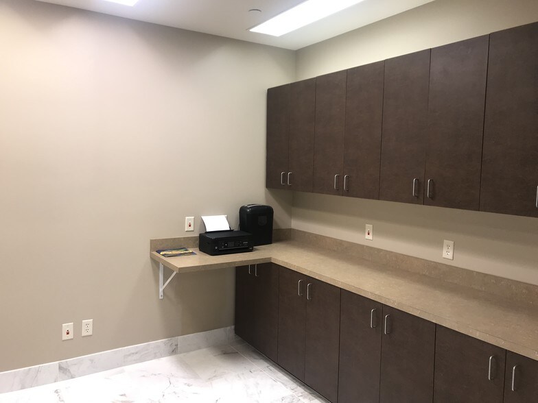 More Photos Of 3515 Plymouth Blvd, Plymouth Office For Lease