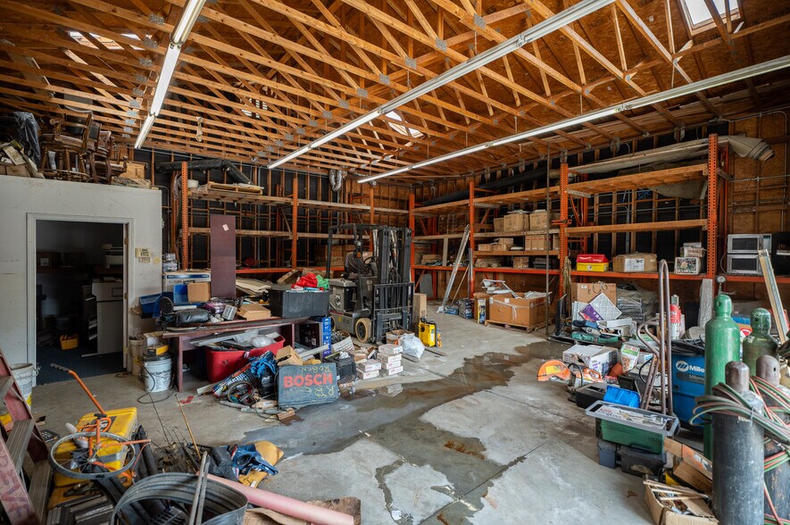 More Photos Of 2023 S Bon View Ave, Ontario Contractor Storage Yard For Sale