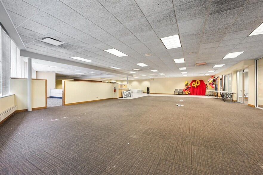 More Photos Of 7525 W Madison St, Forest Park Storefront Retail Office For Lease