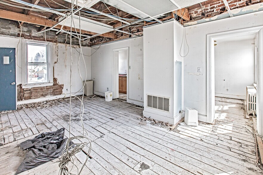 More Photos Of 16 S Maryland Ave, Wilmington General Retail For Sale