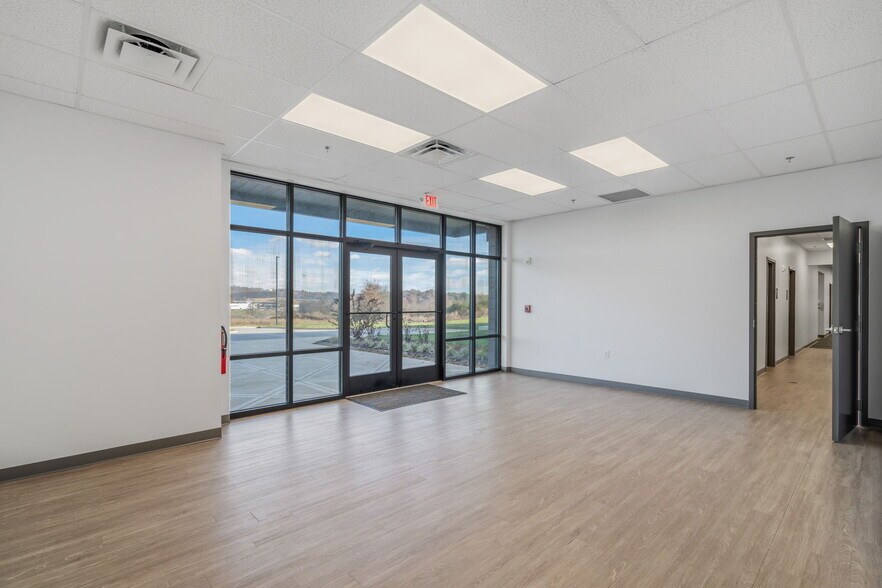 More Photos Of 1295 Huntington Park Dr, Loudon Warehouse For Lease