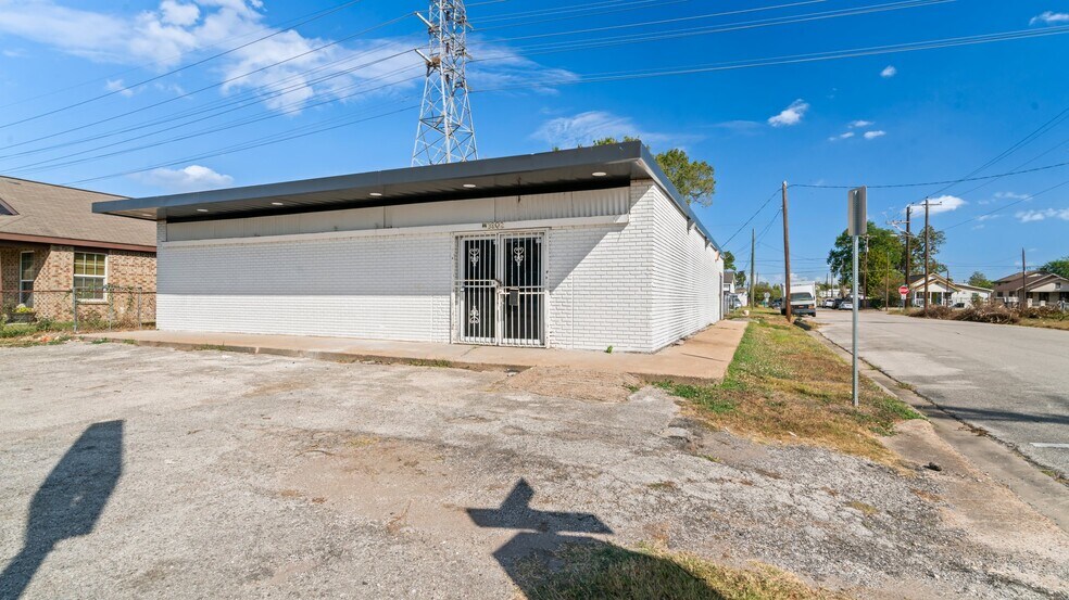 More Photos Of 3802 Hardy St, Houston Freestanding For Lease