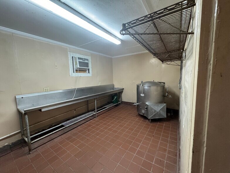 More Photos Of 109 Broad St, Hawkinsville Restaurant For Sale