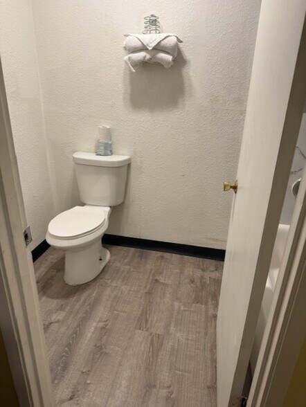 More Photos Of 1405 N 1st St, Yakima Hotel For Sale