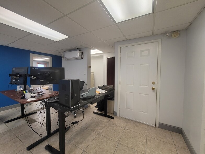 More Photos Of 14340 S La Grange Rd, Orland Park Office Residential For Sale