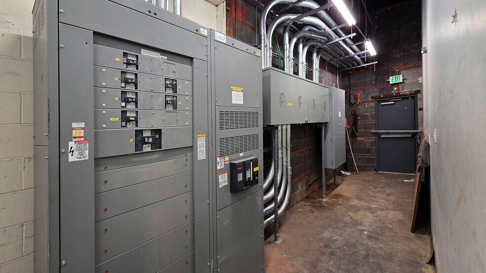 More Photos Of 150 Rio Grande Blvd, Denver Warehouse For Lease