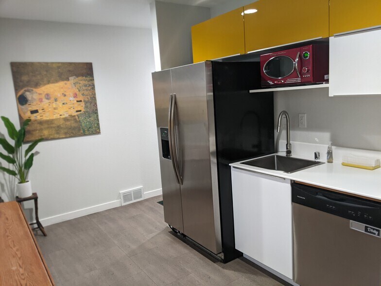 More Photos Of 302 N 3rd St, Watertown Office For Sale