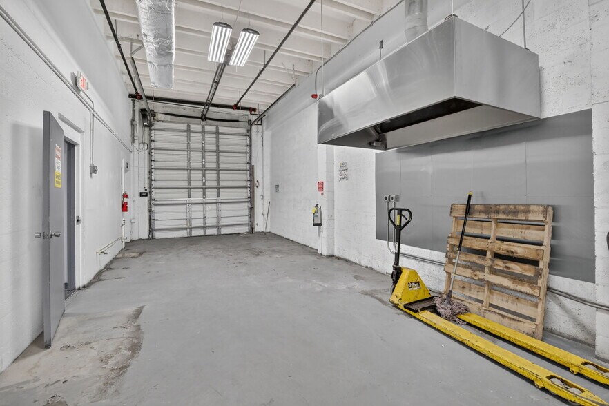 More Photos Of 2027 Sherman St, Hollywood Flex For Lease