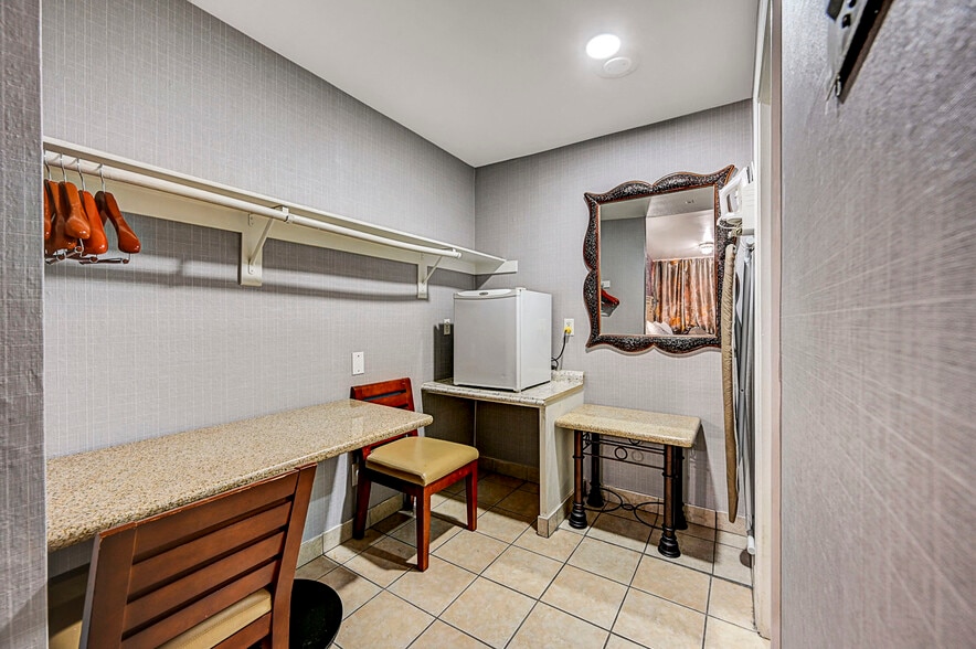 More Photos Of 2855 Fremont St, Las Vegas Hotel For Sale