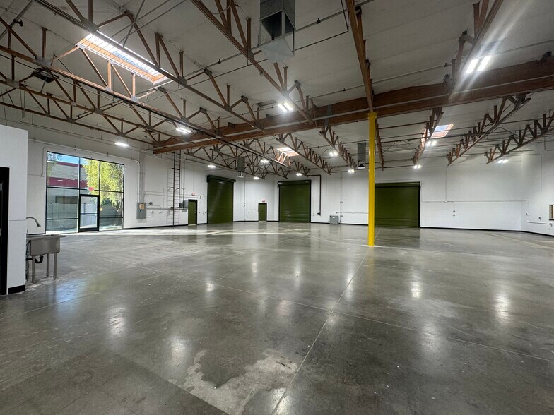 More Photos Of 240 N Sunway Dr, Gilbert Manufacturing For Lease