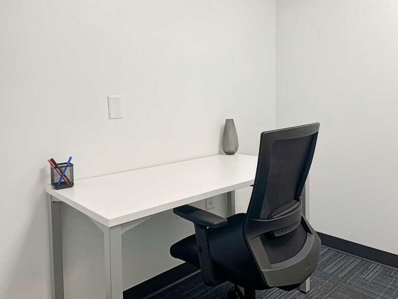 More Photos Of 4200 Fashion Square Blvd, Saginaw Coworking Space